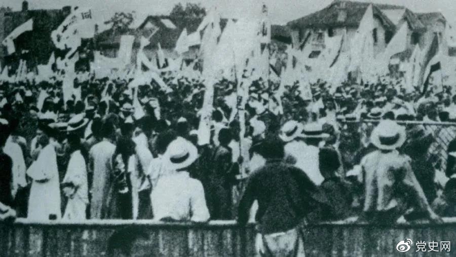1925年5月30日，上海爆发了反帝爱国的五卅运动，掀起了全国范围大革命**。