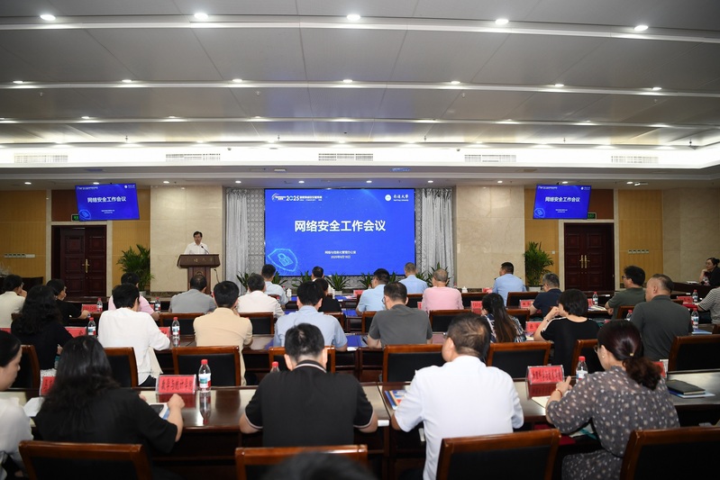 校党委常委、副校长施佺出席会议并发表讲话